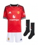 Manchester United Matthijs de Ligt #4 Hemmatröja Barn 2025-26 Kortärmad (+ Korta byxor)